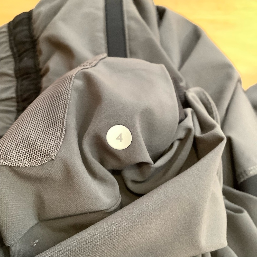 LULULEMON Gray Run Bandit Track Pant Gorpcore Jogger Parachute Size 4 - Picture 12 of 13